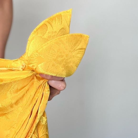 Elegant Yellow Floral Midi Dress - Picture 8 of 9